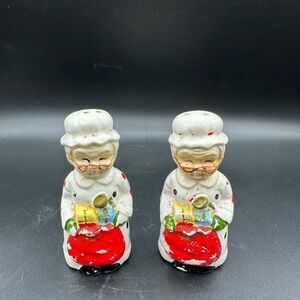 Old woman salt and pepper